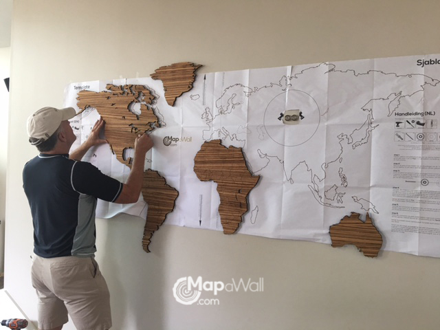 Installing wooden world map Zebrano with Hawaii 1